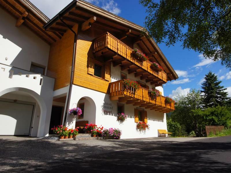 Ciasa De Munt Apartamento La Villa  Exterior foto